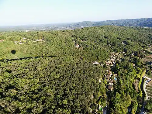 Le coteau à l'est du bourg.