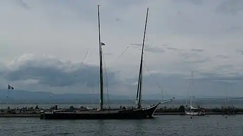 La Savoie mouillée au port d'Évian-les-Bains.