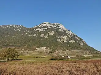 Vue du roc de Tormery depuis Chignin au nord-ouest.