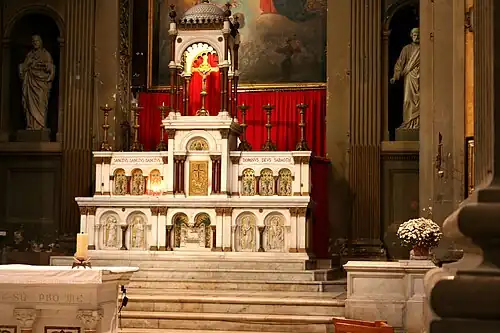 Maître-autel dessiné par Henri Révoil.