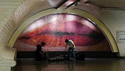 Mosaïque La Voix lactée de l'artiste québecoise Geneviève Cadieux, dans le couloir reliant les lignes 9 et 14.