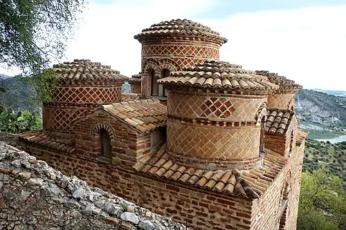 Opus reticulatum byzantin en terre cuite, Cattolica de Stilo, Italie, IXe – Xe&nbsp;siècle.