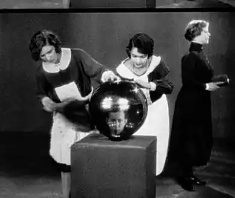 Scène de La Coquille et le Clergyman (1928).