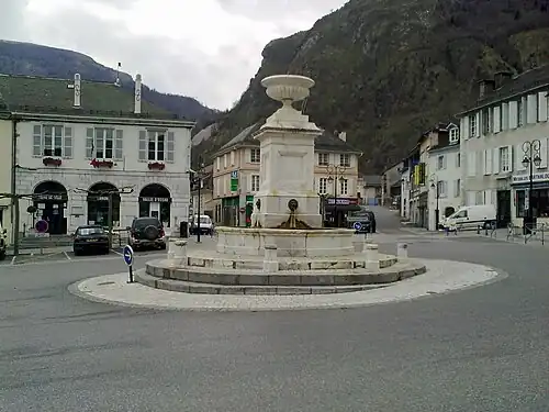 La fontaine du rond-point.