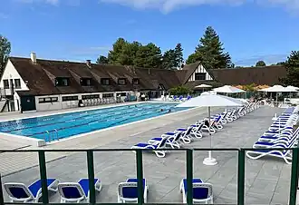 La piscine.