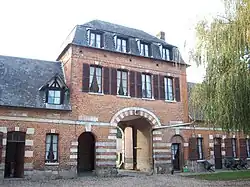 La porterie vue de la cour.