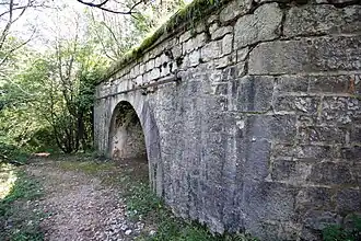 La traverse-abri de la batterie annexe basse no&nbsp;1.