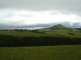 Lachamp-Raphaël, le plus haut village d'Ardèche, et le suc de Montivernoux