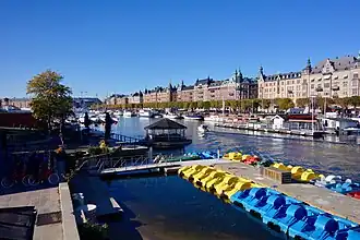 Ladugårdslandsviken et Strandvägen.