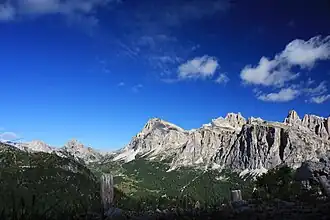 Vue du Lagazuoi au centre.