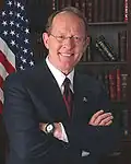 Lamar Alexander, ancien gouverneur du Tennessee (1979-1987) et secrétaire à l'Éducation sous le gouvernement de George H. W. Bush.