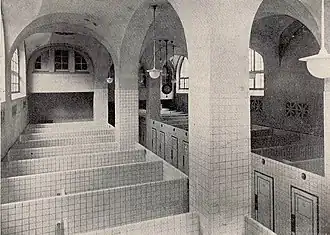 Landesbad, salle de bain pour hommes avec 37 cellules individuelles (1923)