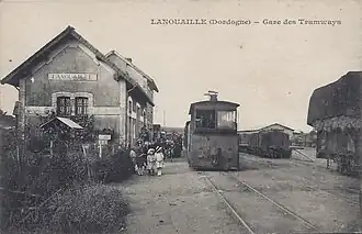Un train des C.F.P en gare de Lanouaille.