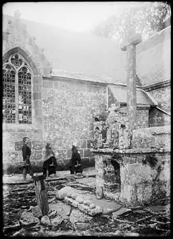 Paul Gruyer, Lanrivoaré église et calvaire, avant 1905.