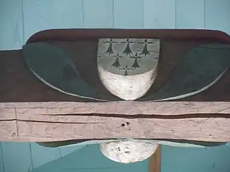 L'écu des duc de Bretagne, sur un des entraits.