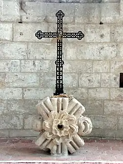 Clé de voûte et crucifix.