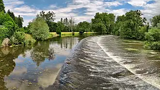 Le barrage sur l'Ognon de l'ancienne usine.