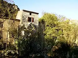 Maison construite sur la rive du Sou.