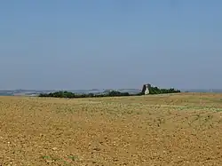 Moulin situé sur les hauteurs de la commune.