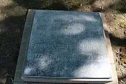"Dans ce cimetière reposent 1777 soldats allemands."