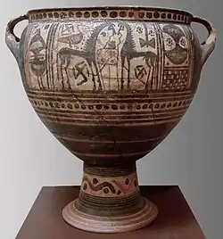 Cratère, céramique peinte avec chevaux et guerriers. VIIIe&nbsp;siècle. Tumulus de Kamilovrysi, Paralimni, Béotie.