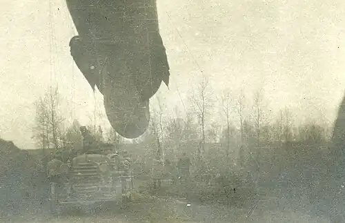 Un ballon captif français pour observer les lignes allemandes à Launoy fin décembre 1916.