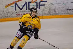 Photographie du joueur avec le maillot noir de Rouen