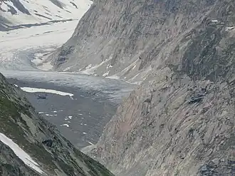 Vue d'une partie du glacier en 2013, surmonté par le refuge du Lauteraar (angle supérieur droit).