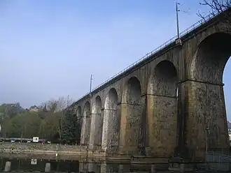 Le viaduc sur la Mayenne