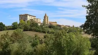 Lavardens vu de l'ouest.