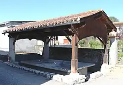Le lavoir sur la RD 710.