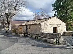 Lavoir et fontaine à Lardiers