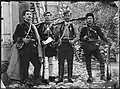 L'activiste grec en Macédoine Lazaros Apostolidis&nbsp;(el) et ses compagnons d'armes, 1908.