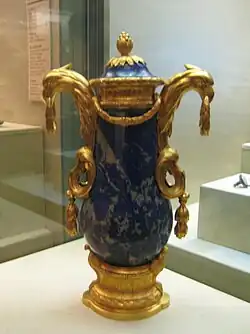 Vase en lazurite, de l'impératrice Catherine II de Russie, (1785-1786), palais de Peterhof, Saint-Pétersbourg, (taillerie de Peterhof)