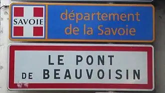 Le panneau routier de la Savoie sur le pont du Guiers.