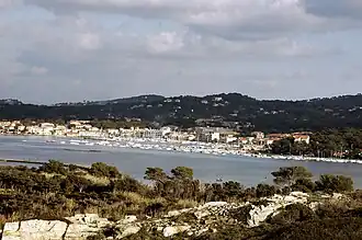 Le Brusc depuis l'île des Embiez.