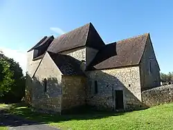 La façade sud de l'église Saint-Pierre-ès-Liens.