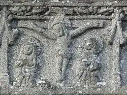 Le bas-relief du transept sud de l'église.