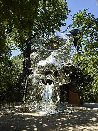 Le Cyclop, sculpture monumentale de Jean Tinguely, entre 1969 et 1994 (bois de Milly).