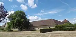 Ferme à côté de l'église.