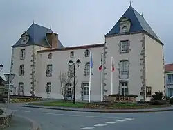 Le Logis du XVIe&nbsp;siècle, actuelle mairie.