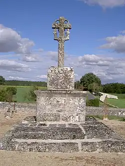 La croix du cimetière.