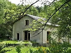 Halle et quai aux marchandises de l'ancienne gare.