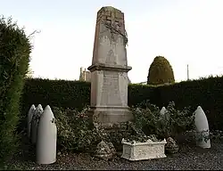Le monument aux morts.