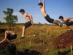 Décomposition du saut de précision.