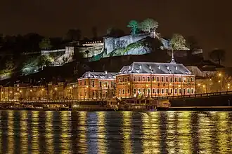 Photographie de la citadelle de Namur et ses éclairages.