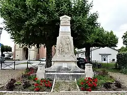 Le monument aux morts.