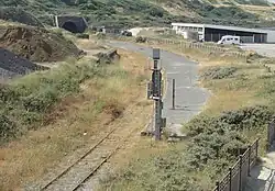 Vue du tunnel de l'Ave-Maria, de l'ancien quai de la gare, ainsi que de l'hoverport, par temps ensoleillé.