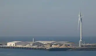 La nouvelle éolienne vue depuis Boulogne-sur-Mer.