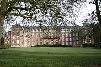 Le château des princes de Croÿ.